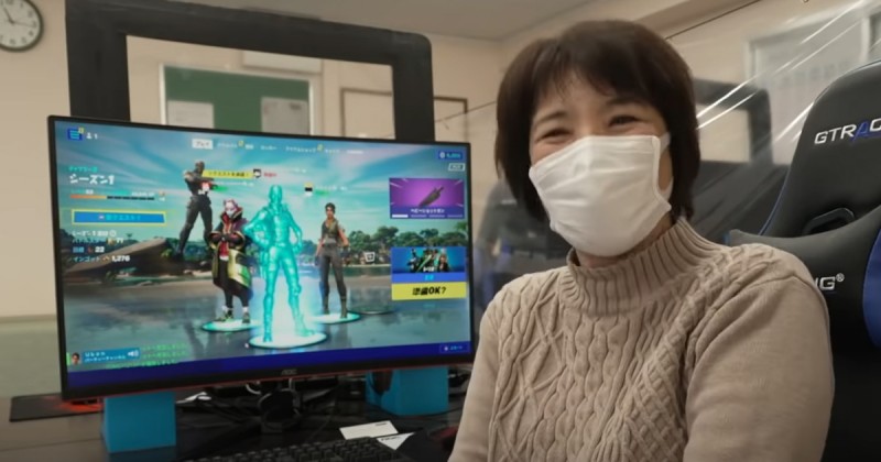 Японские пенсионеры учатся играть в видеоигры в специальном клубе. Так они борются с одиночеством